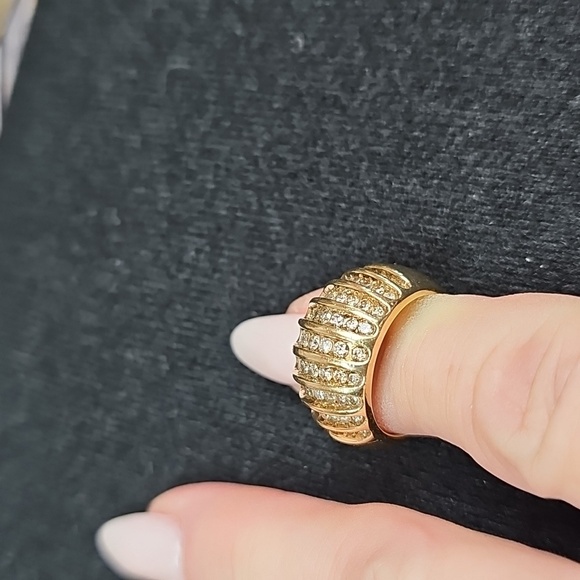 10KT YELLOW GOLD AND DIAMOND DOME WEDDING OR ANNIVERSARY RING - Picture 11 of 14